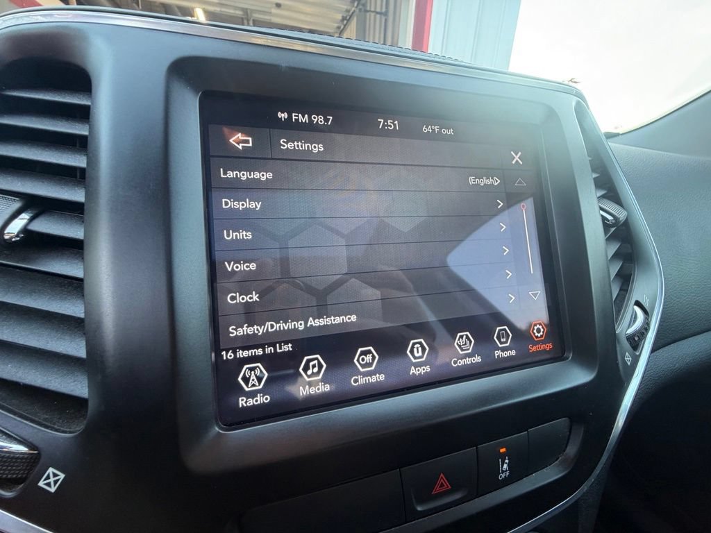 Used 2022 Jeep Cherokee Latitude Lux w/ Sun & Sound Group AWD/4WD image 27