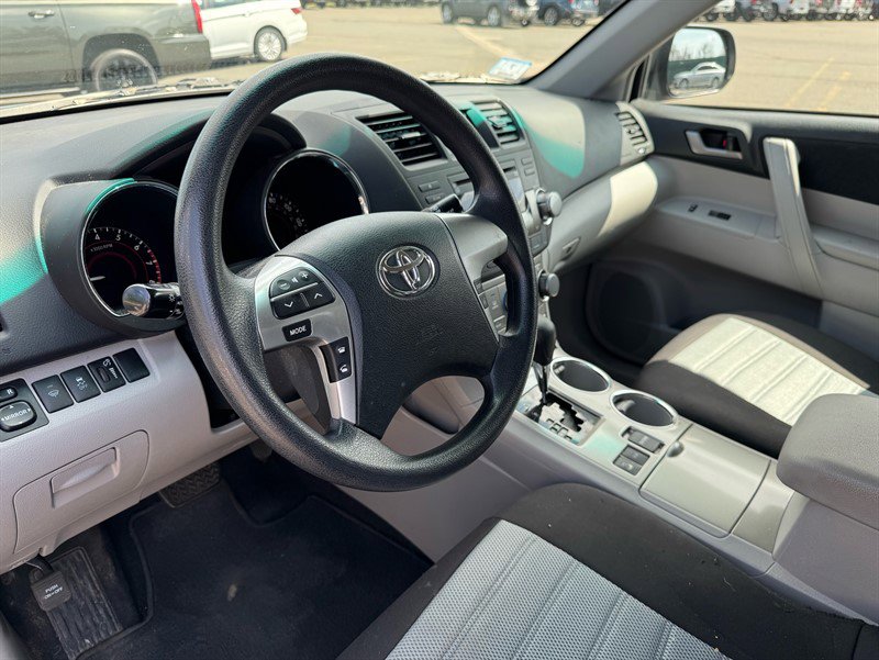 Used 2012 Toyota Highlander 4WD w/ Tech Pkg image 4