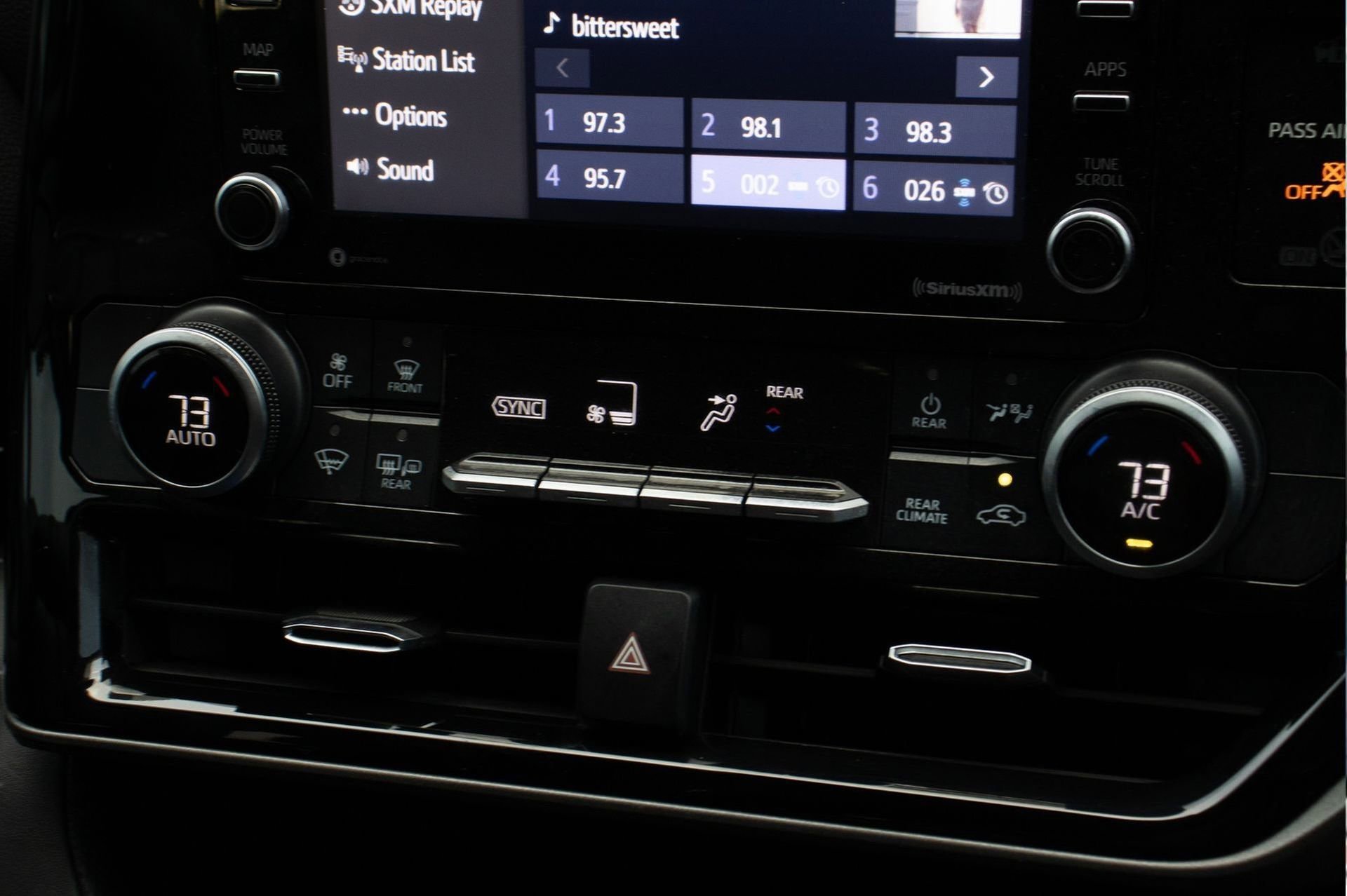 Used 2020 Toyota Highlander L image 23