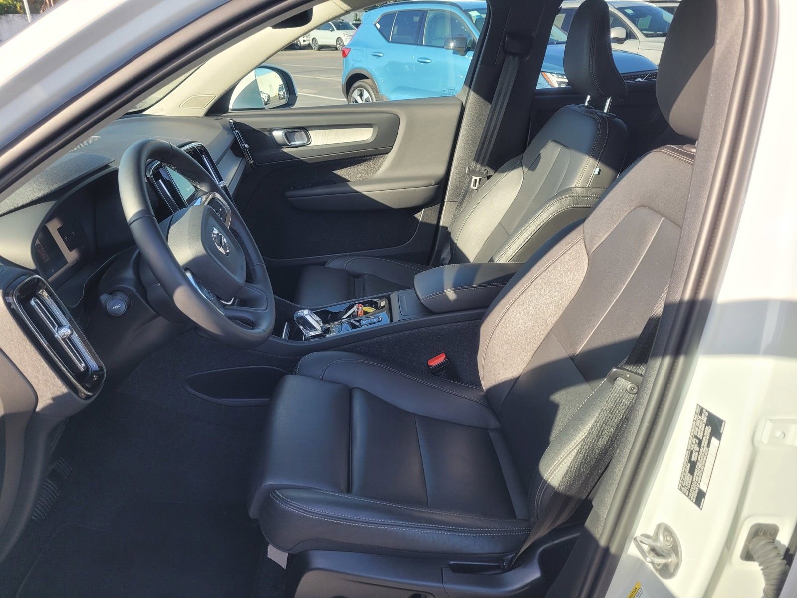 Certified 2025 Volvo XC40 B5 Plus AWD/4WD image 10