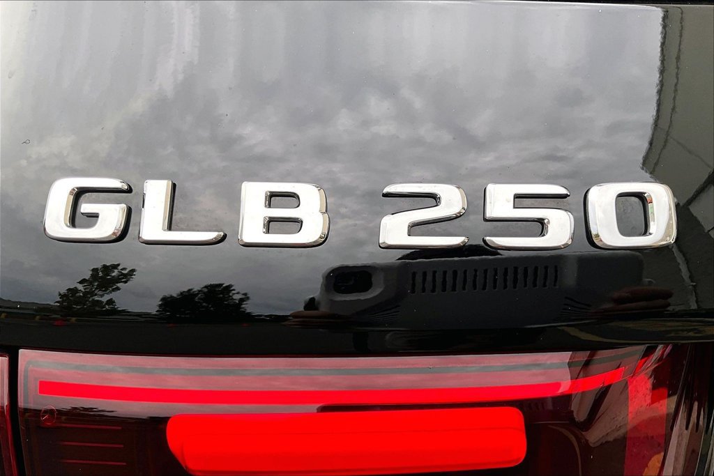 Used 2026 Mercedes-Benz GLB 250 4MATIC image 33
