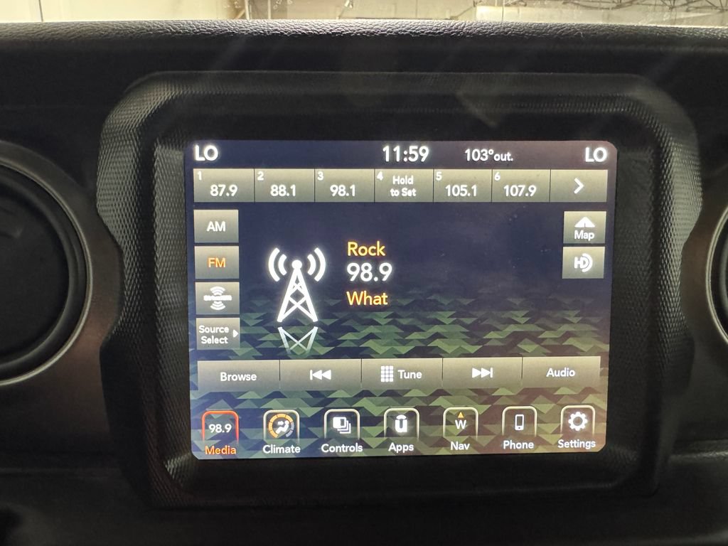 Used 2023 Jeep Gladiator Sport AWD/4WD image 3