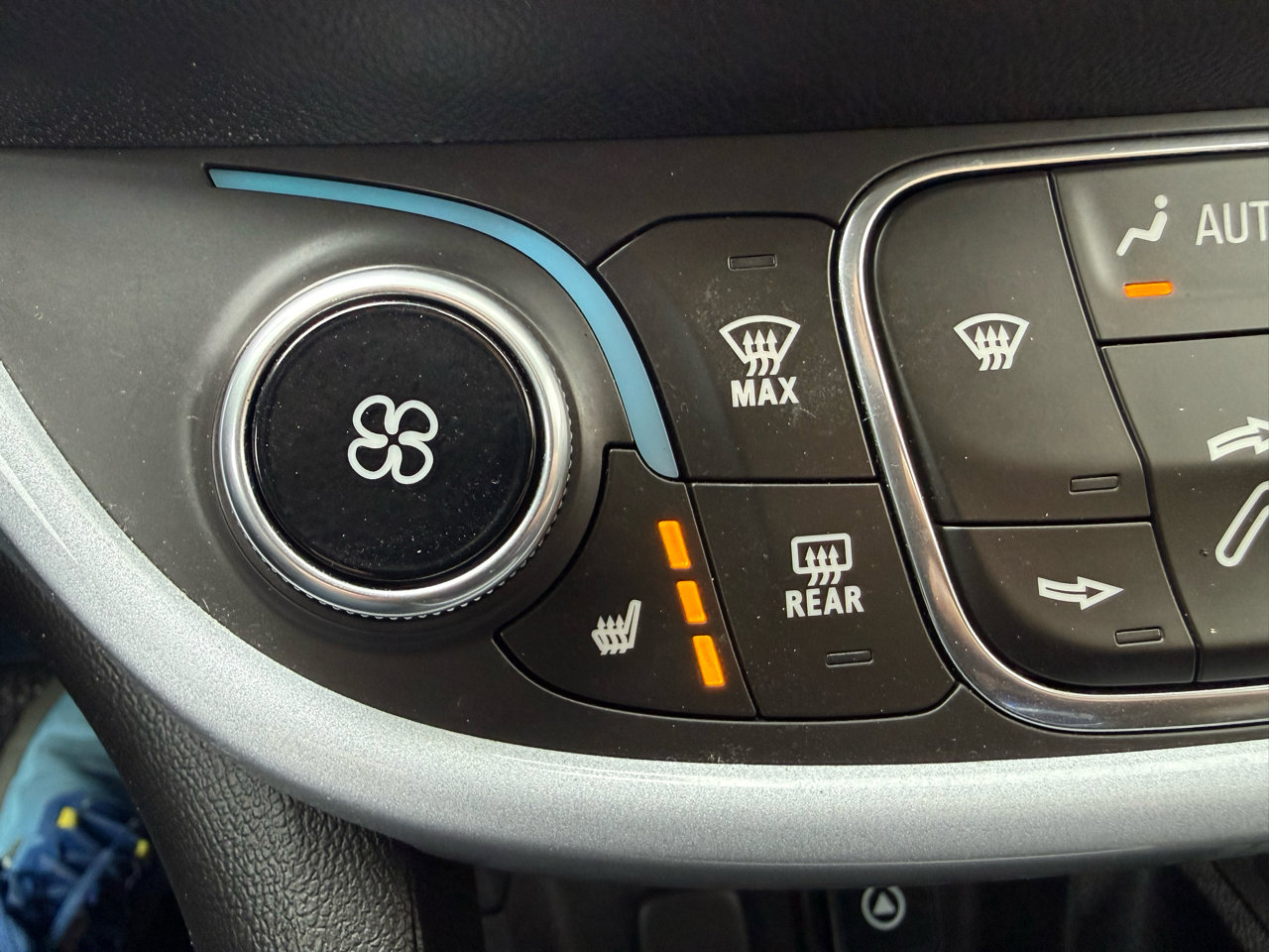 Used 2017 Chevrolet Volt LT w/ Comfort Package image 26