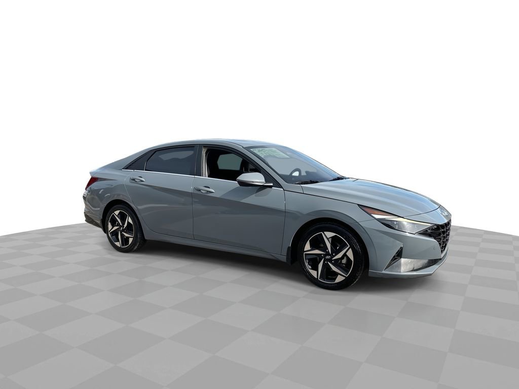 Used 2023 Hyundai Elantra Limited image 3