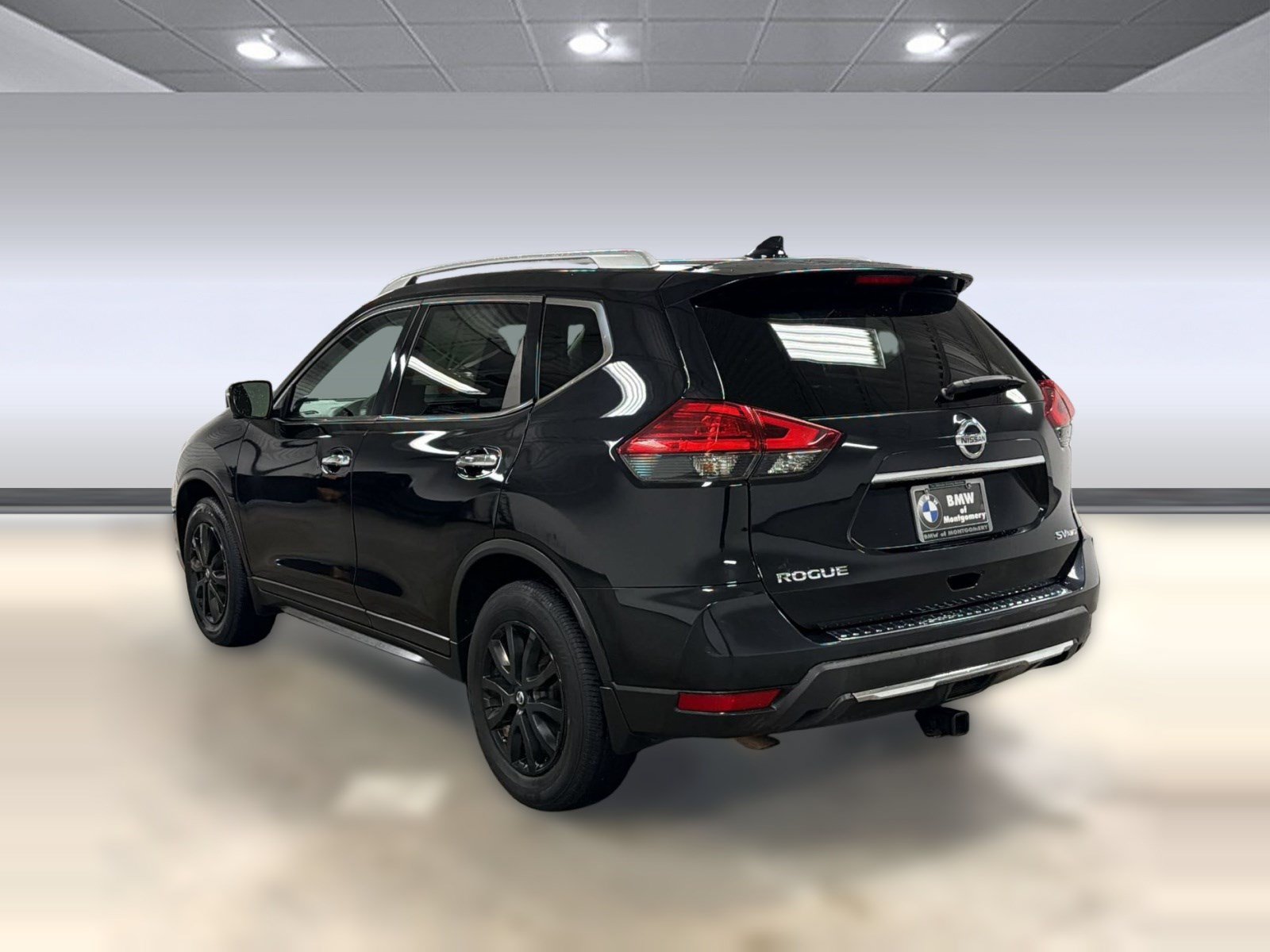 Used 2017 Nissan Rogue SV w/ SV Premium Package AWD/4WD image 3
