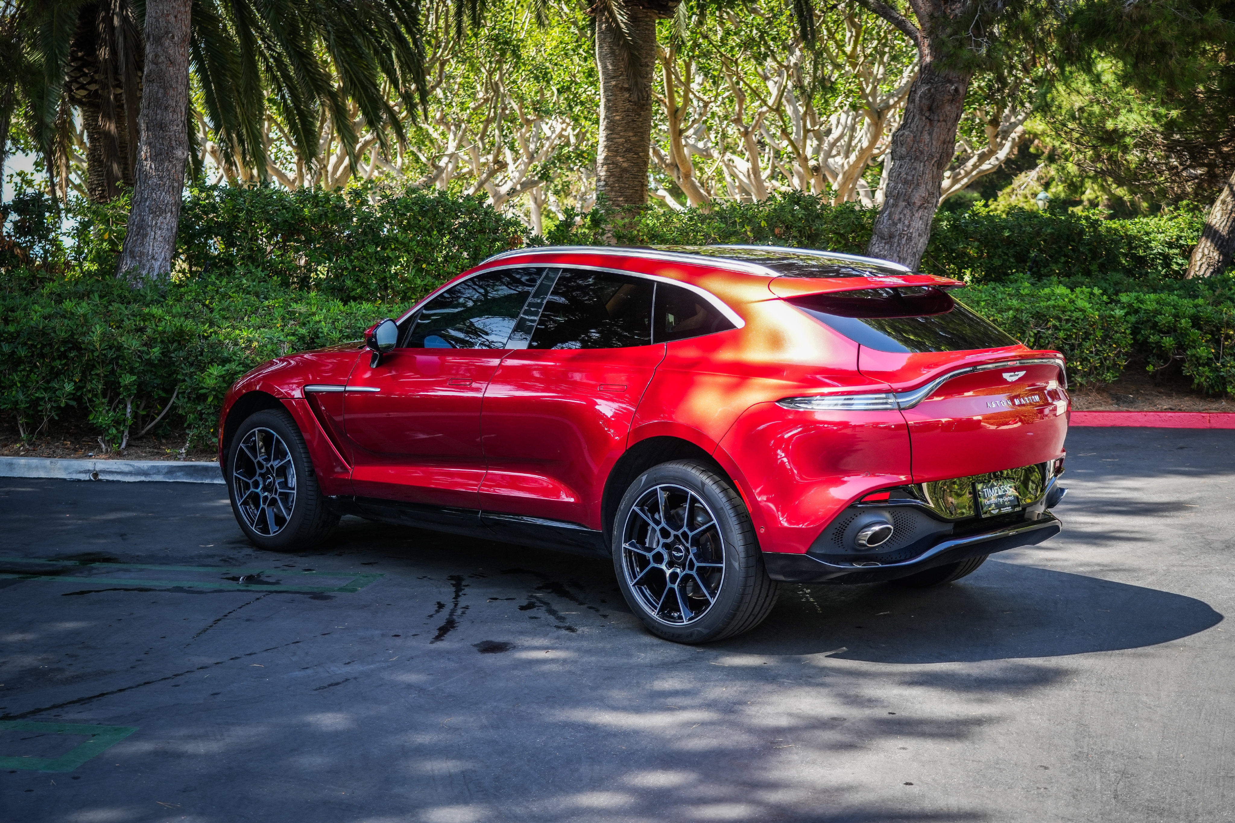 Used 2023 Aston Martin DBX AWD/4WD image 4