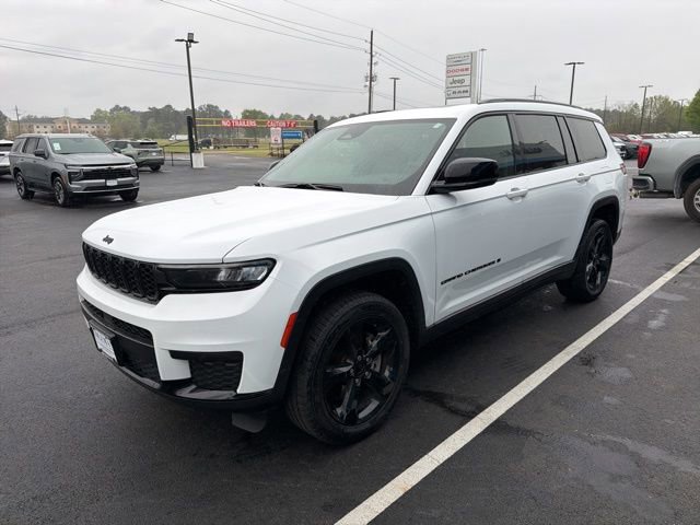 Used 2023 Jeep Grand Cherokee L Laredo image 3