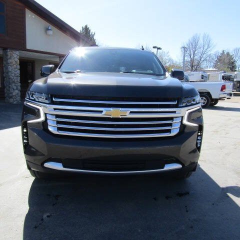 Used 2021 Chevrolet Tahoe High Country w/ Premium Package AWD/4WD image 3