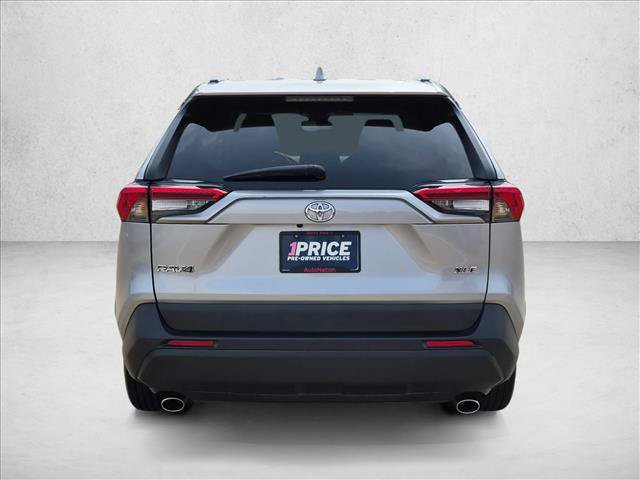 Used 2021 Toyota RAV4 XLE w/ Convenience Package FWD image 5