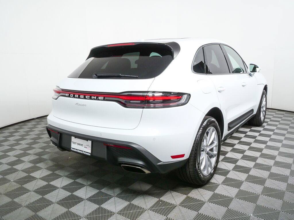 Certified 2026 Porsche Macan Turbo AWD/4WD image 31