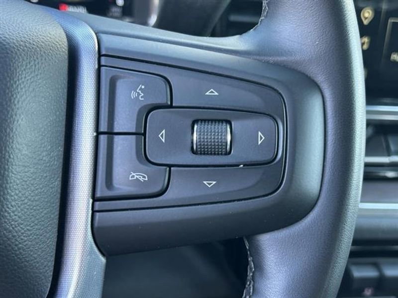 Used 2025 GMC Sierra 1500 SLT AWD/4WD image 13