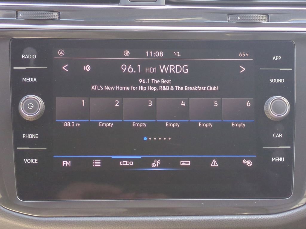 Used 2024 Volkswagen Tiguan SE image 18