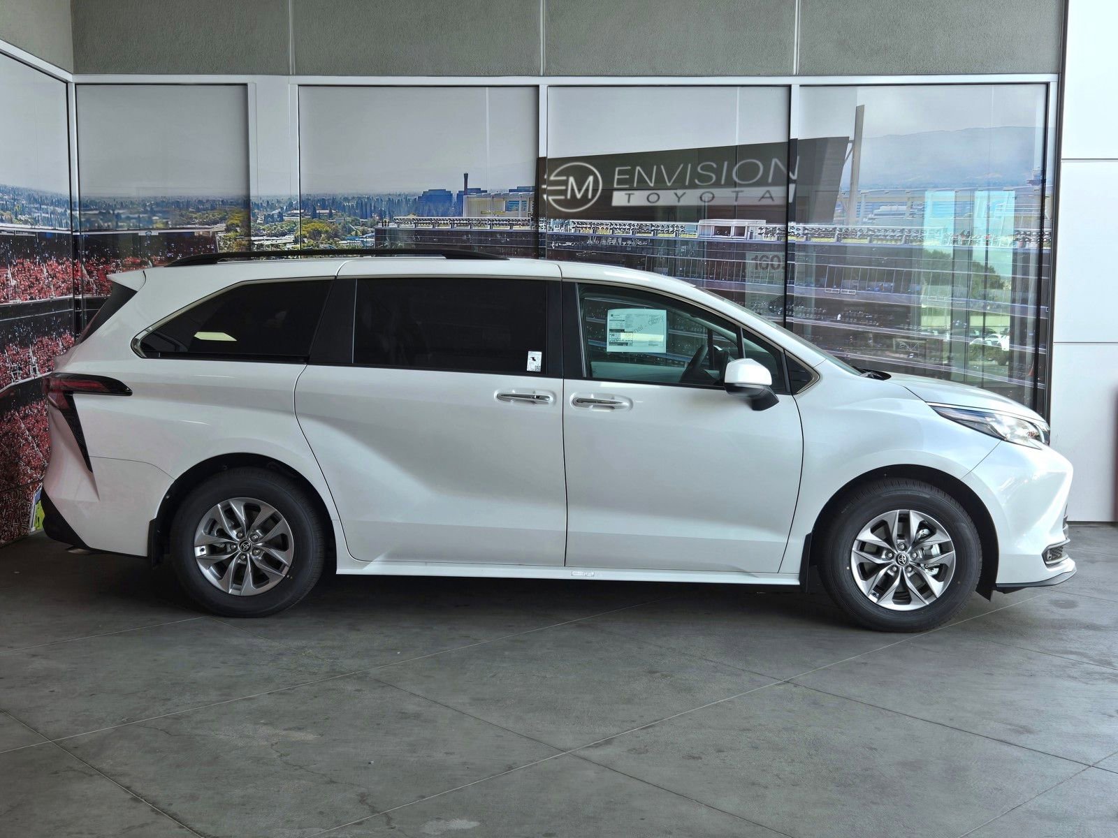 Certified 2026 Toyota Sienna XLE image 4