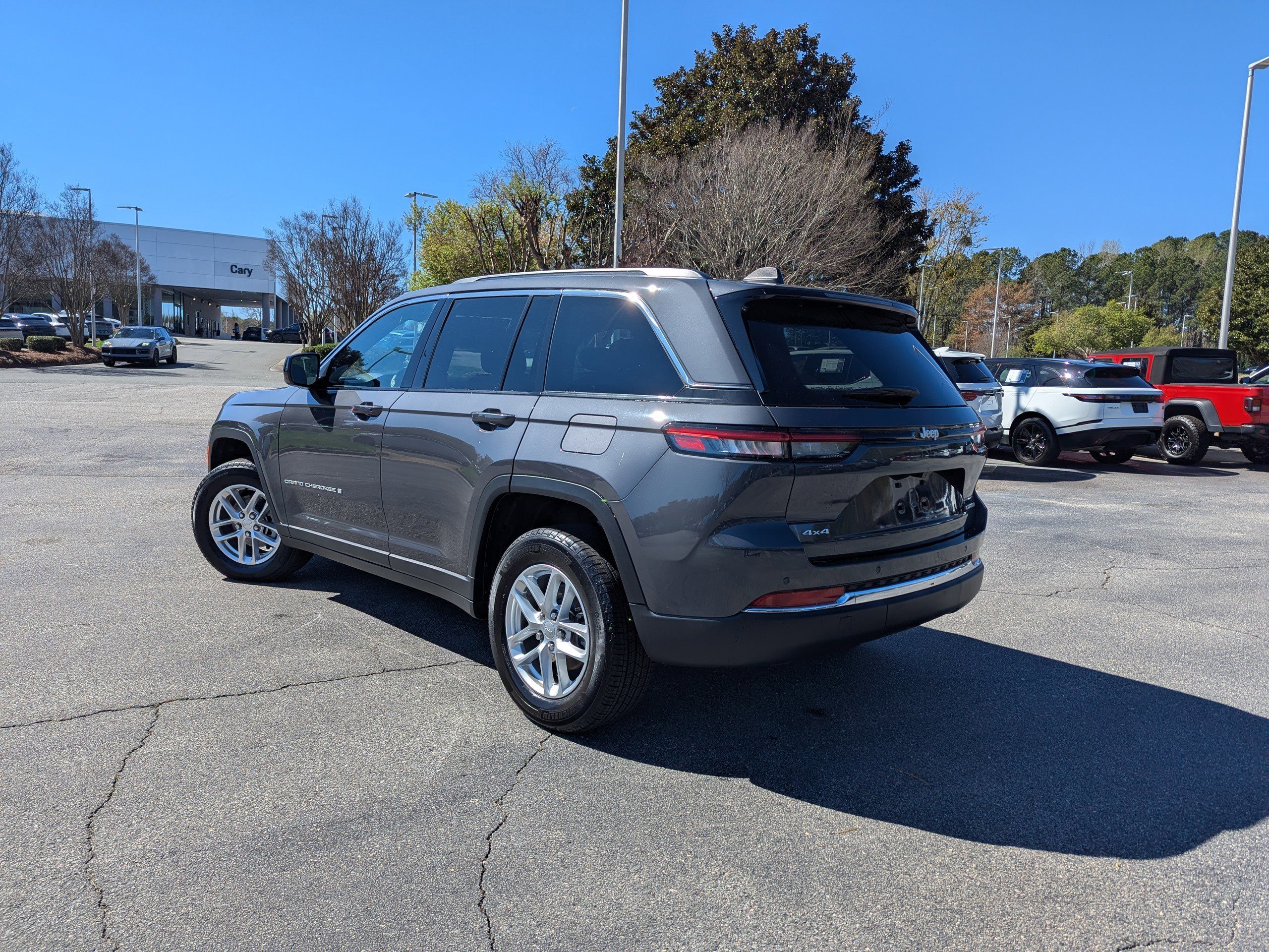 Certified 2025 Jeep Grand Cherokee Laredo X w/ Luxury Tech Group I image 7