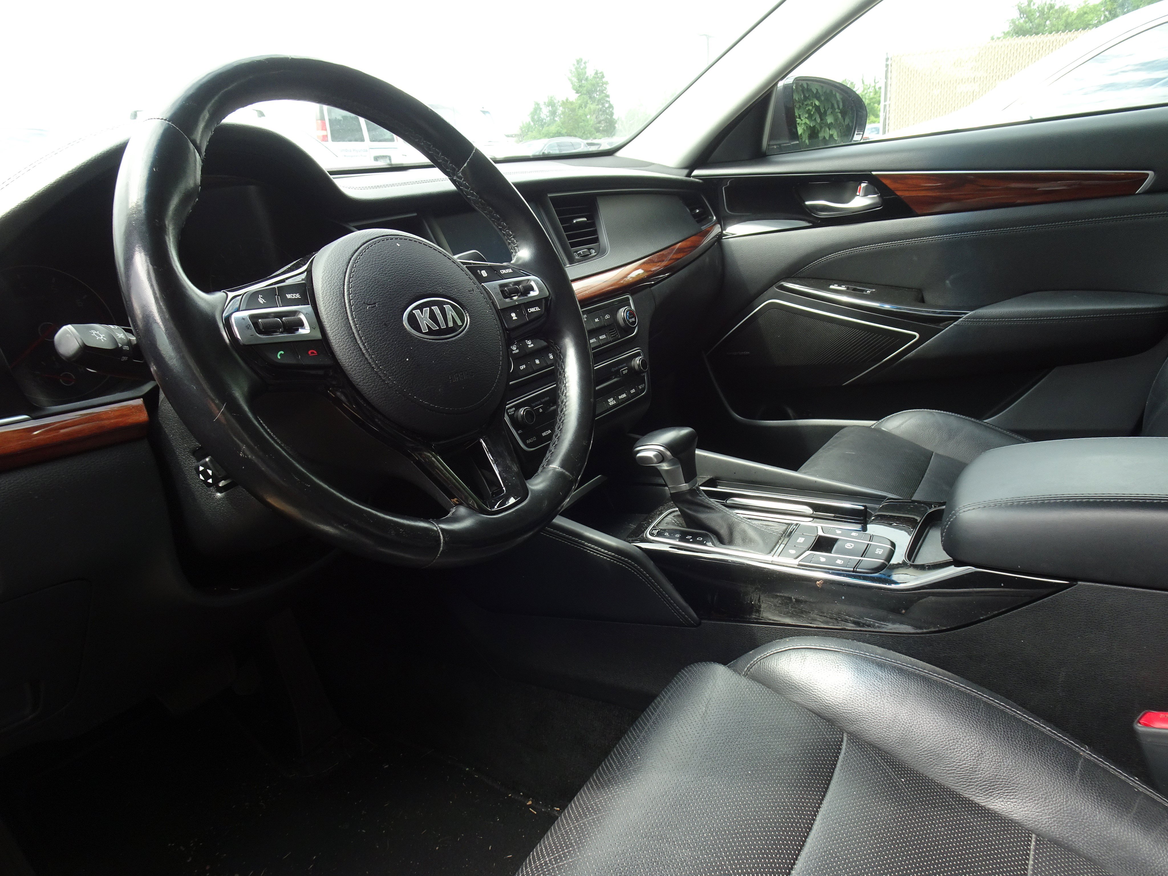 Used 2017 Kia Cadenza Technology FWD image 6