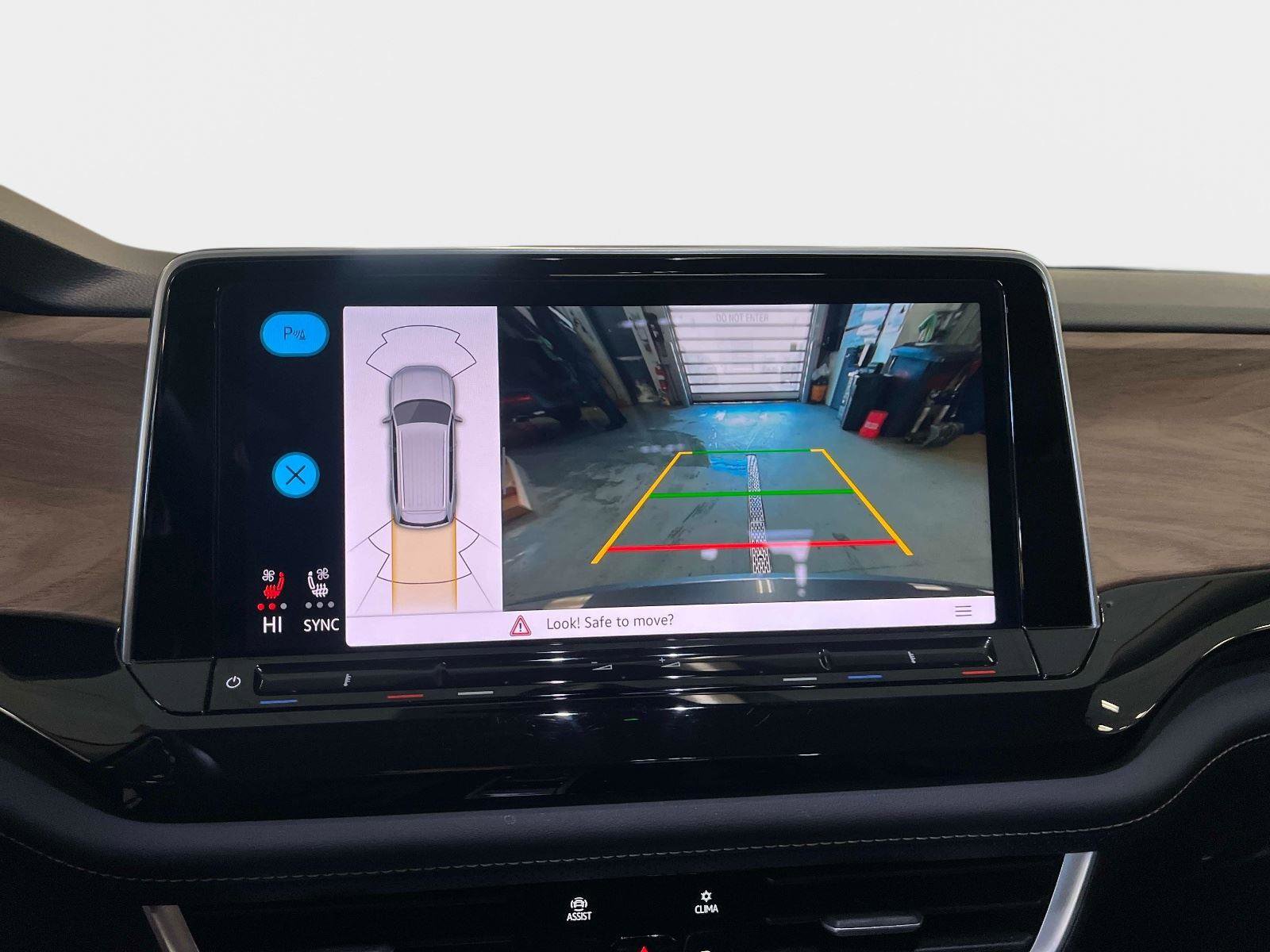 Certified 2025 Volkswagen Atlas SE image 25