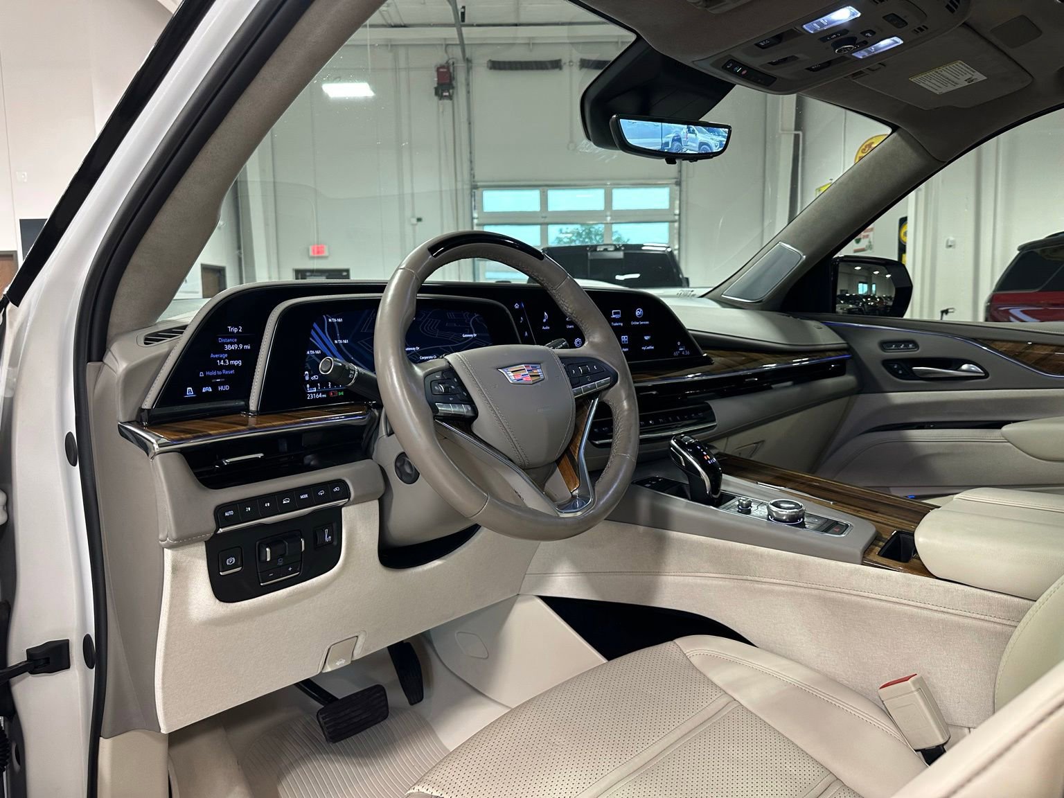 Used 2024 Cadillac Escalade Sport Platinum w/ LPO, ONYX Package AWD/4WD image 18