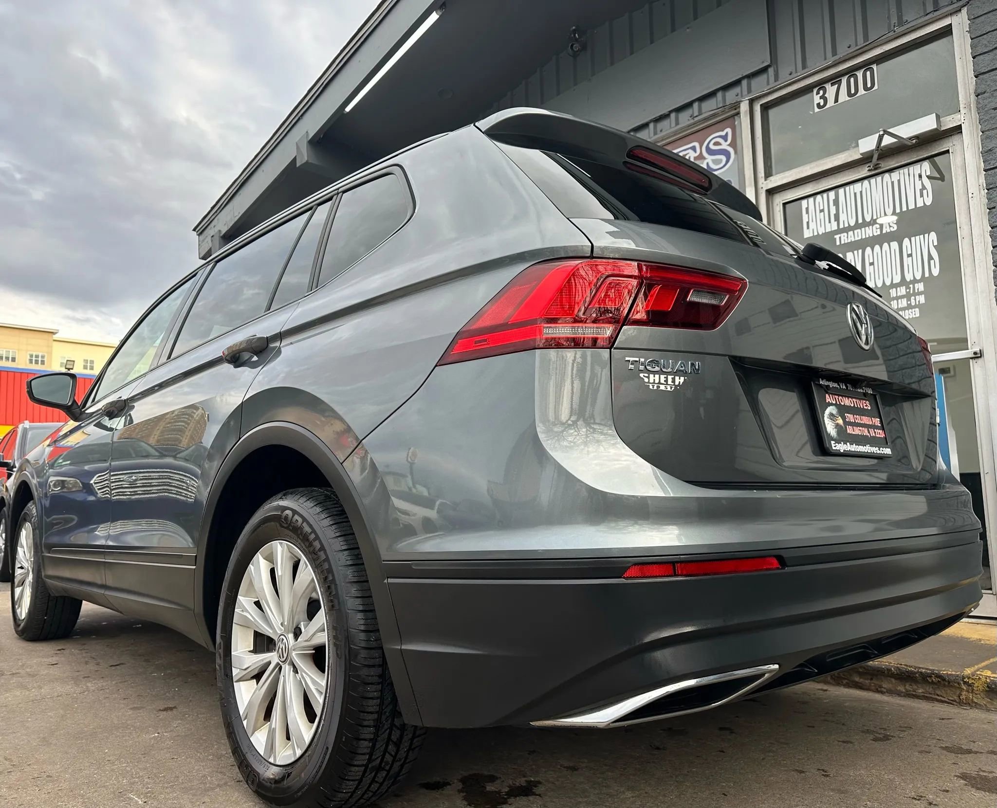 Used 2018 Volkswagen Tiguan S image 3