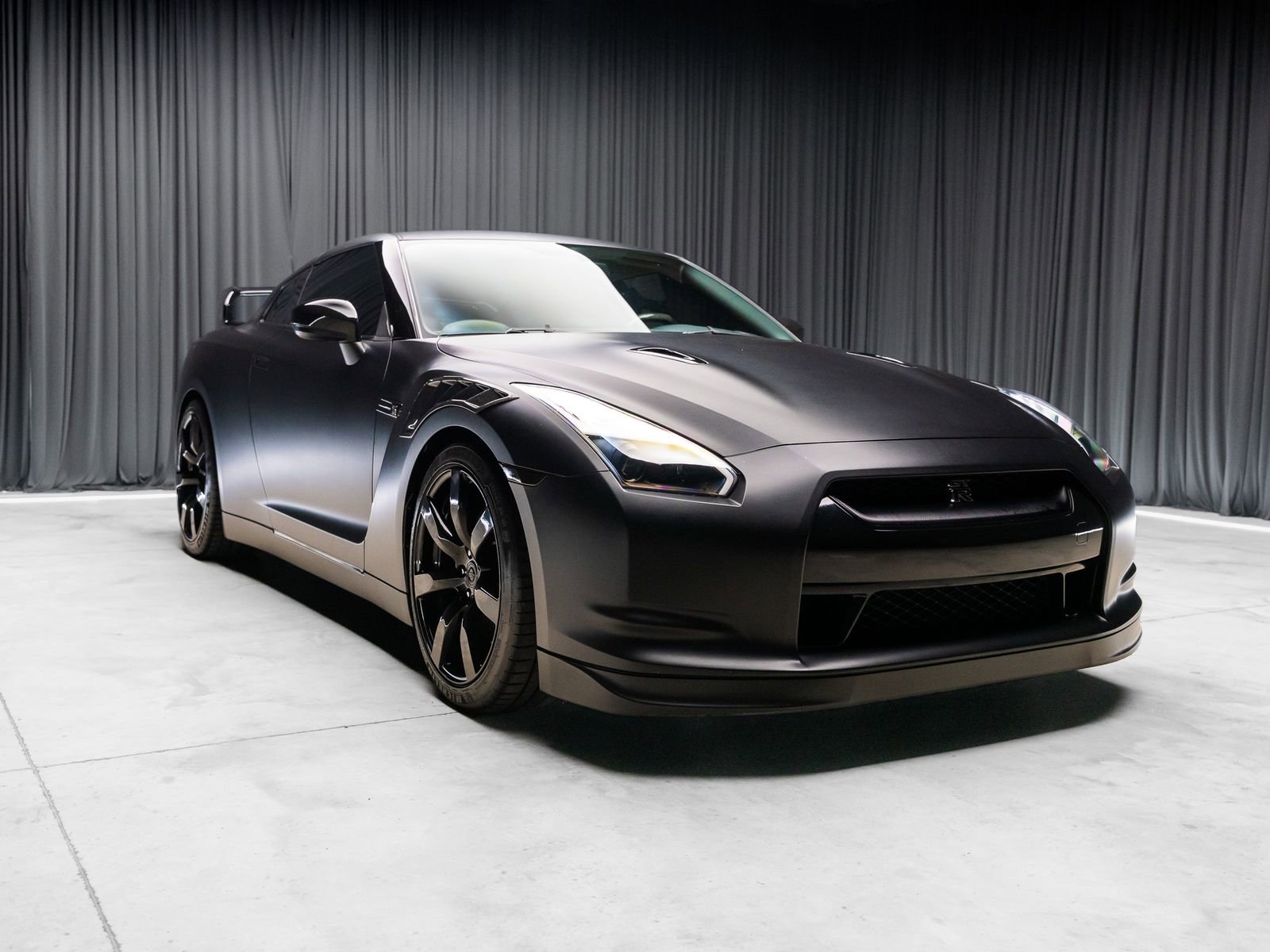 Used 2009 Nissan GT-R Premium AWD/4WD image 17