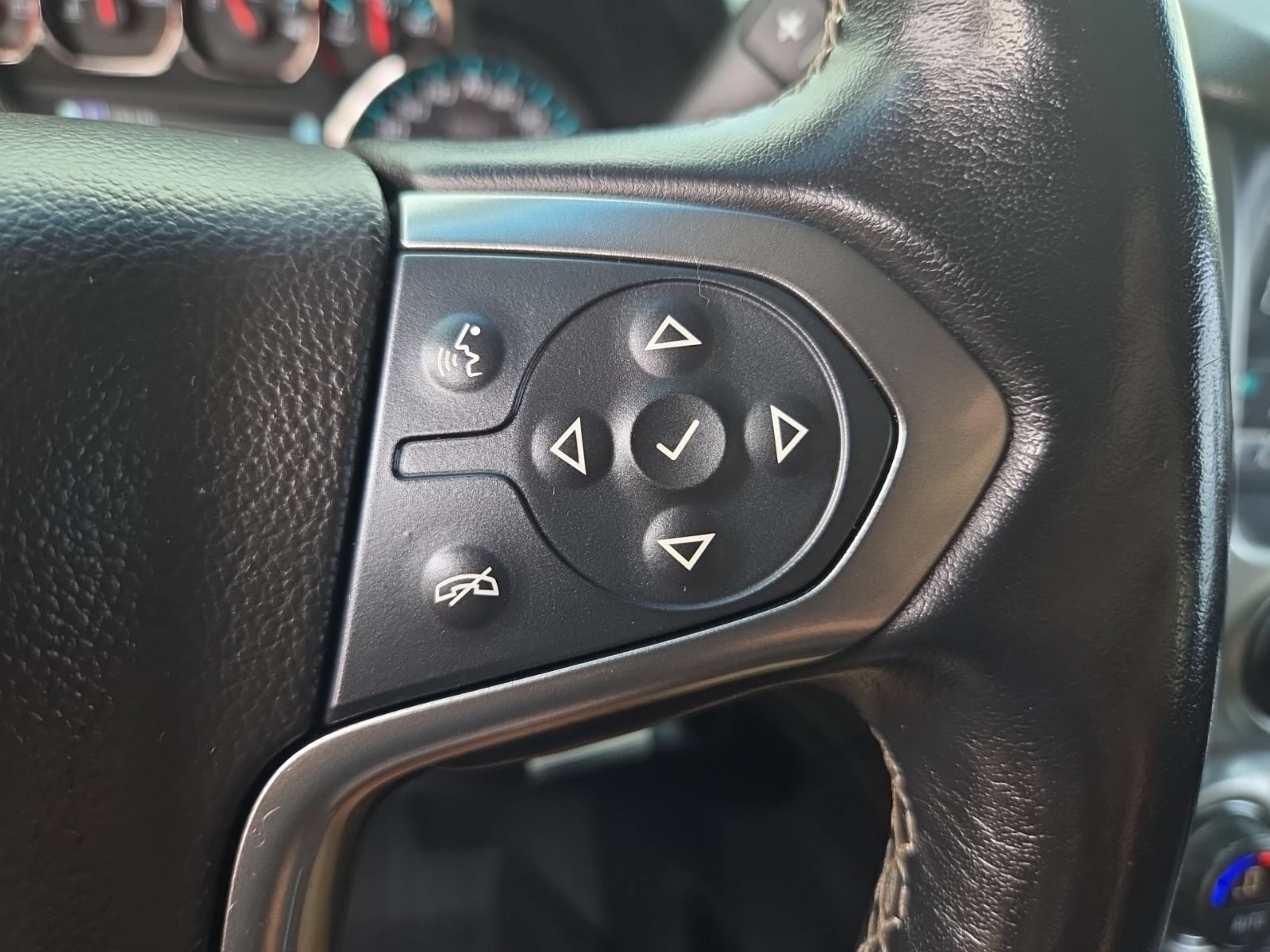 Used 2019 Chevrolet Suburban LS w/ All-Season Package AWD/4WD image 25