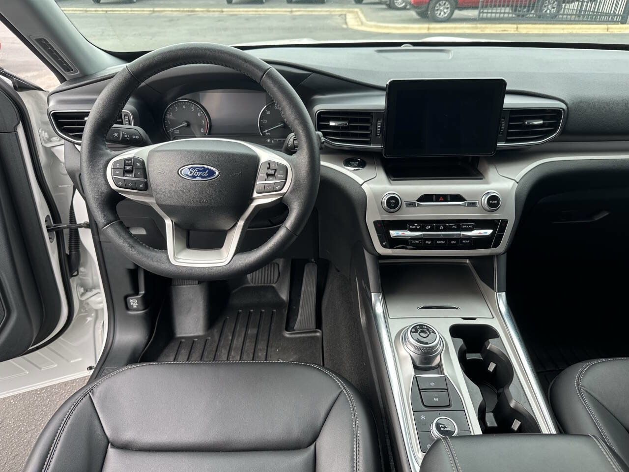 Used 2024 Ford Explorer XLT w/ Equipment Group 202A image 18