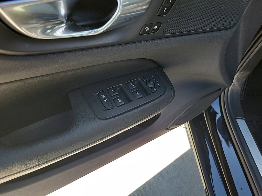 Used 2025 Volvo S60 B5 Plus image 15