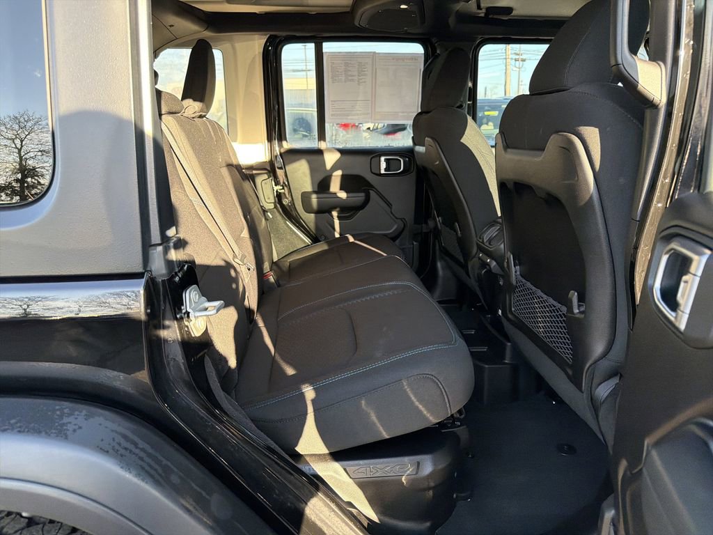 Used 2024 Jeep Wrangler Unlimited Rubicon 4xe AWD/4WD image 18