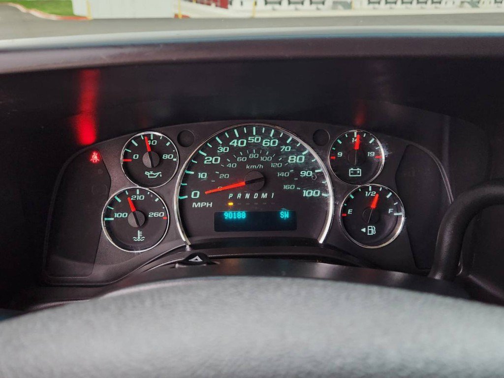 Used 2018 Chevrolet Express 2500 RWD image 20
