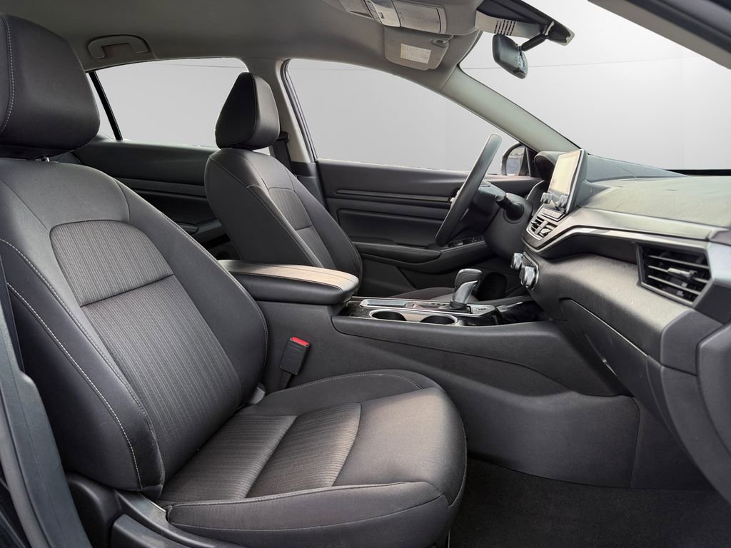 Used 2024 Nissan Altima 2.5 SV image 14