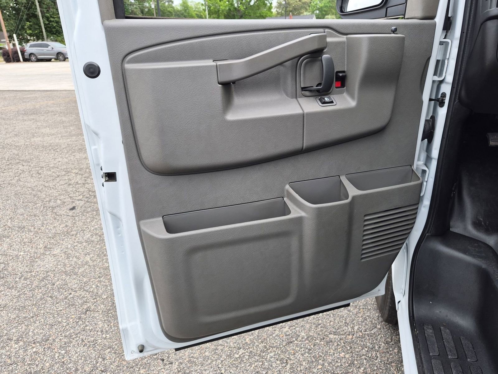 New 2026 GMC Savana 2500 w/ Driver Convenience Package RWD image 20