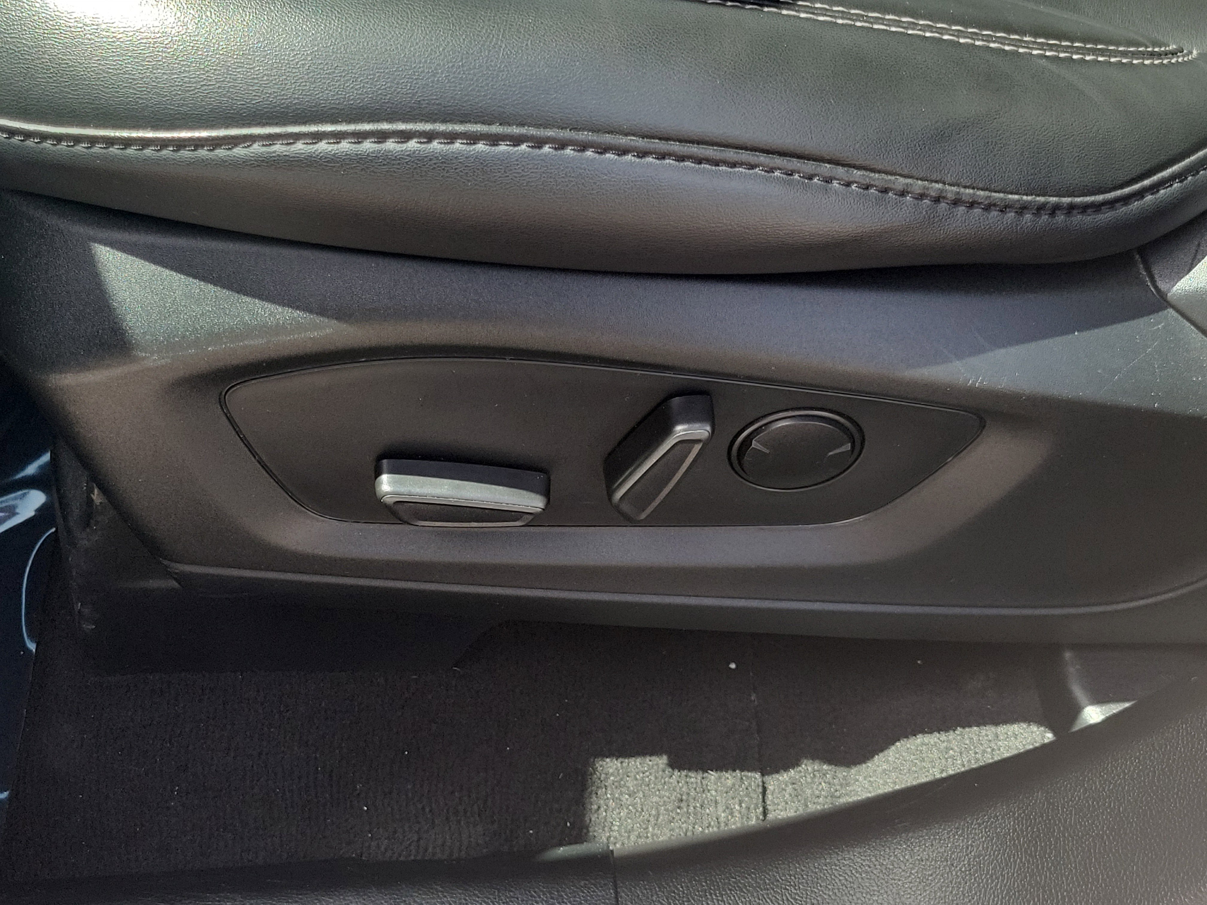 Used 2023 Ford Explorer XLT w/ Equipment Group 202A image 25