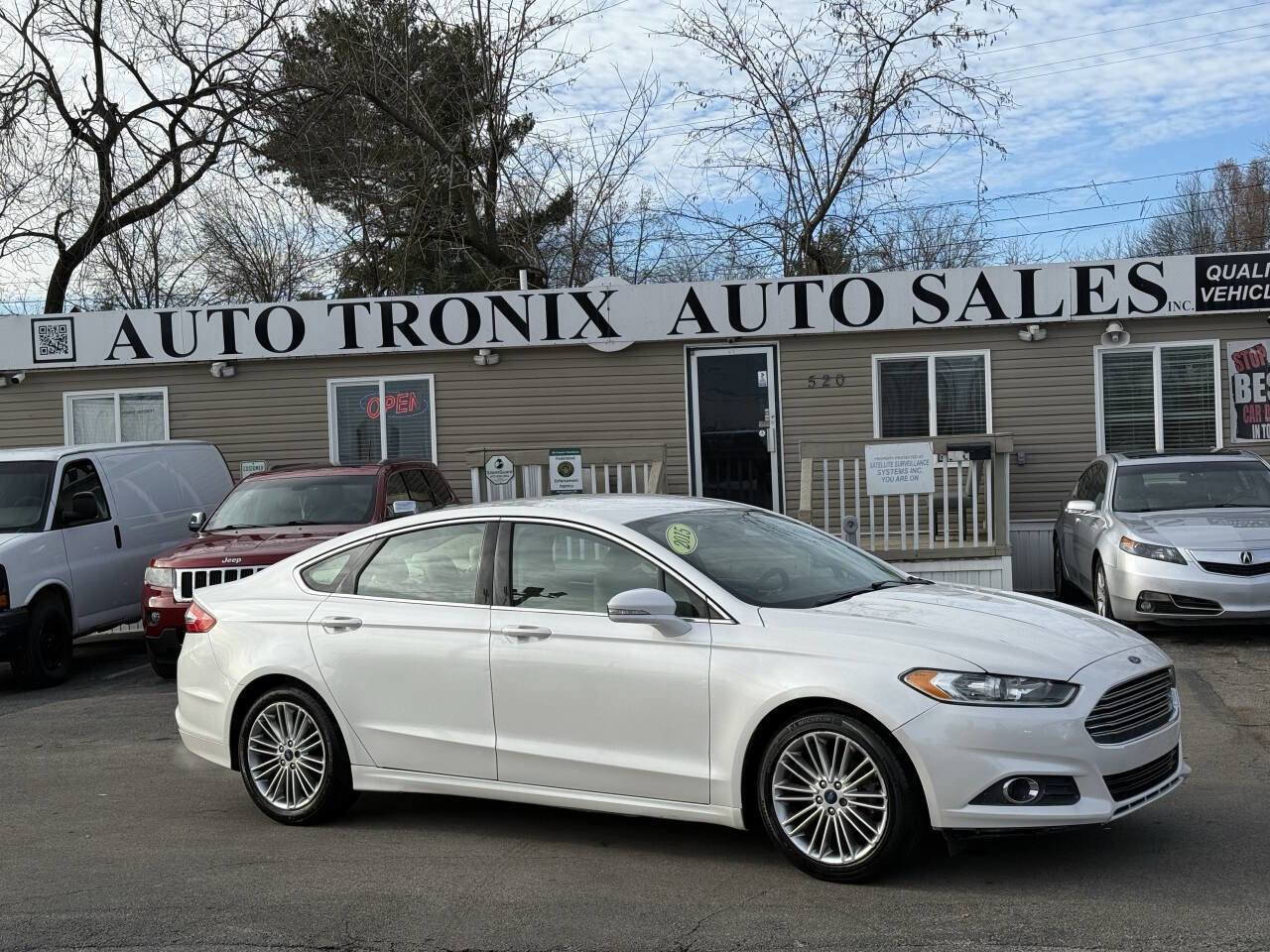 Used 2015 Ford Fusion SE w/ Equipment Group 202A image 1