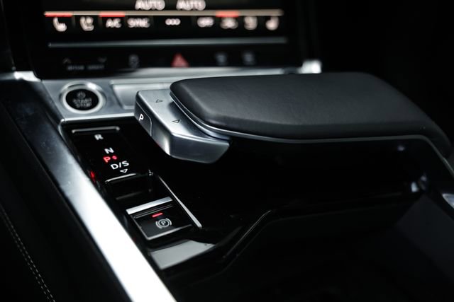 Used 2022 Audi e-tron Premium Plus image 40