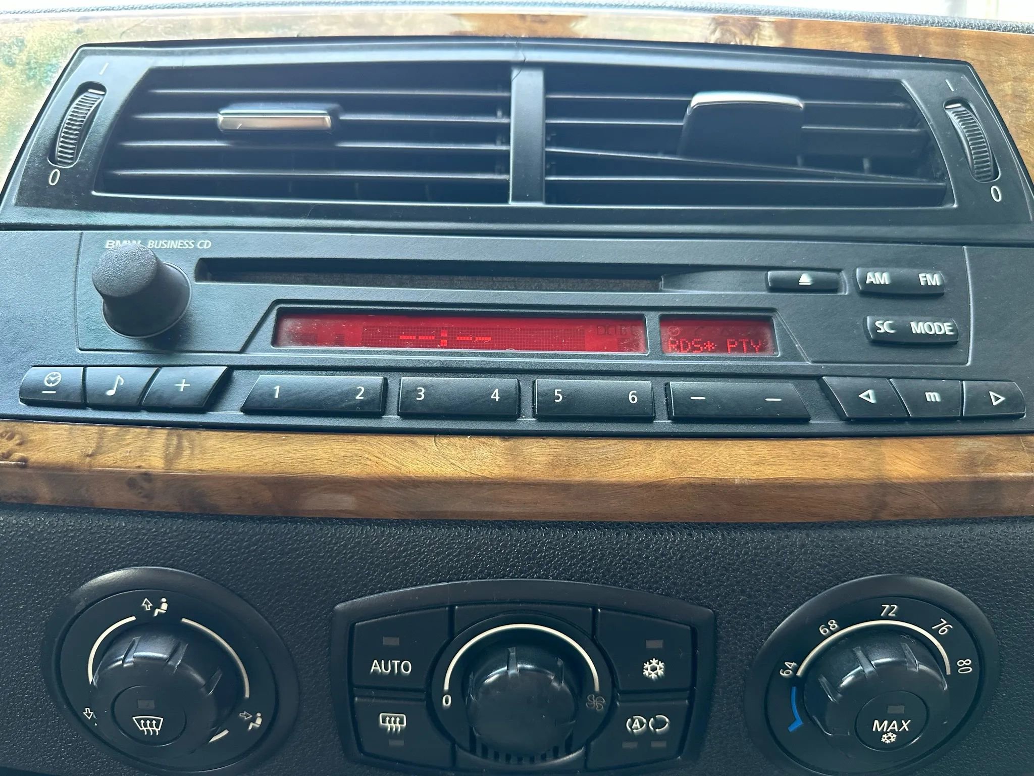 Used 2005 BMW Z4 2.5i image 15