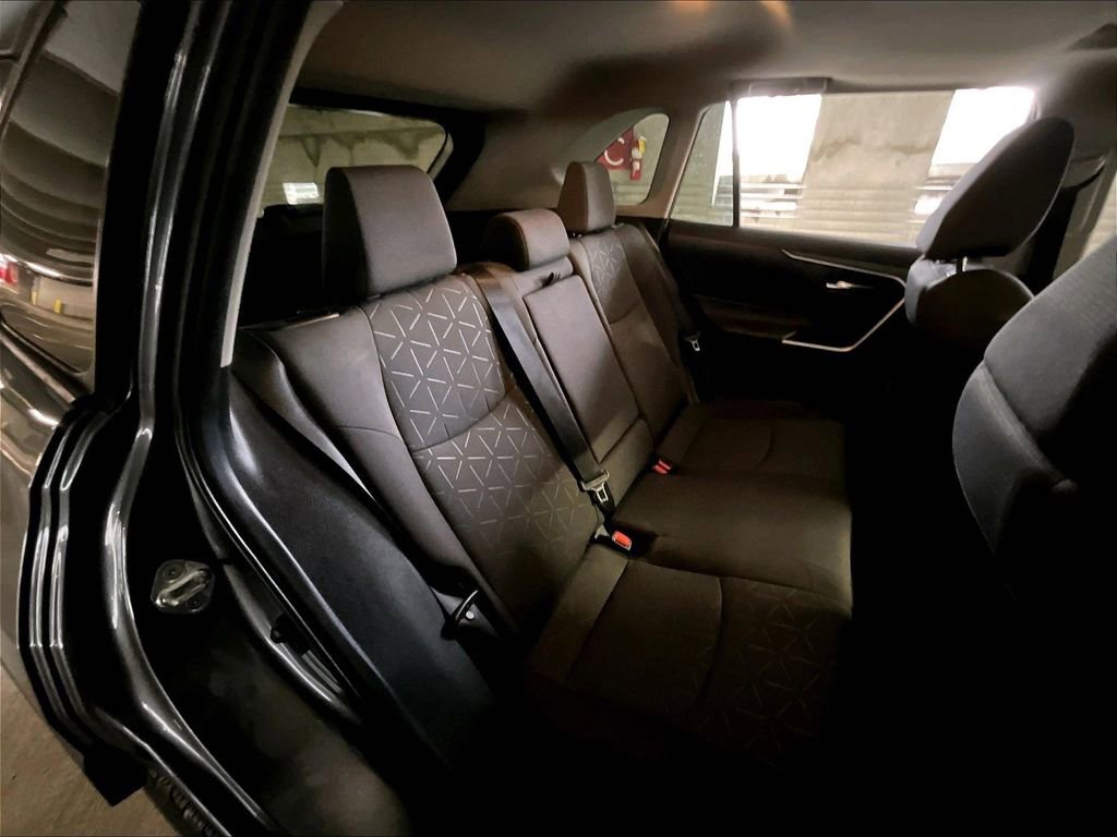 Used 2020 Toyota RAV4 XLE w/ Convenience Package image 11