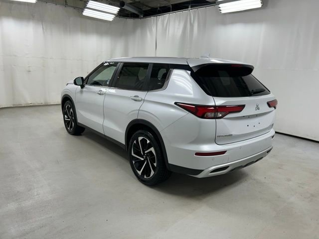 Used 2024 Mitsubishi Outlander AWD image 7