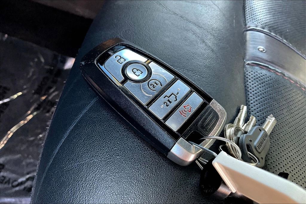 Used 2019 Ford F150 Platinum w/ Equipment Group 701A Luxury image 10