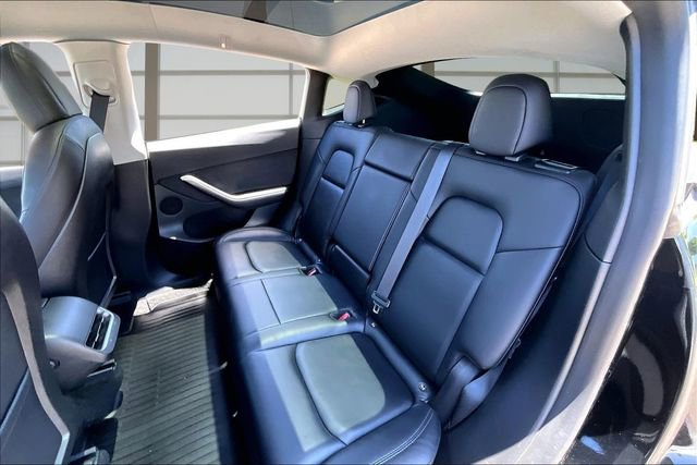 Used 2022 Tesla Model Y Long Range AWD/4WD image 25