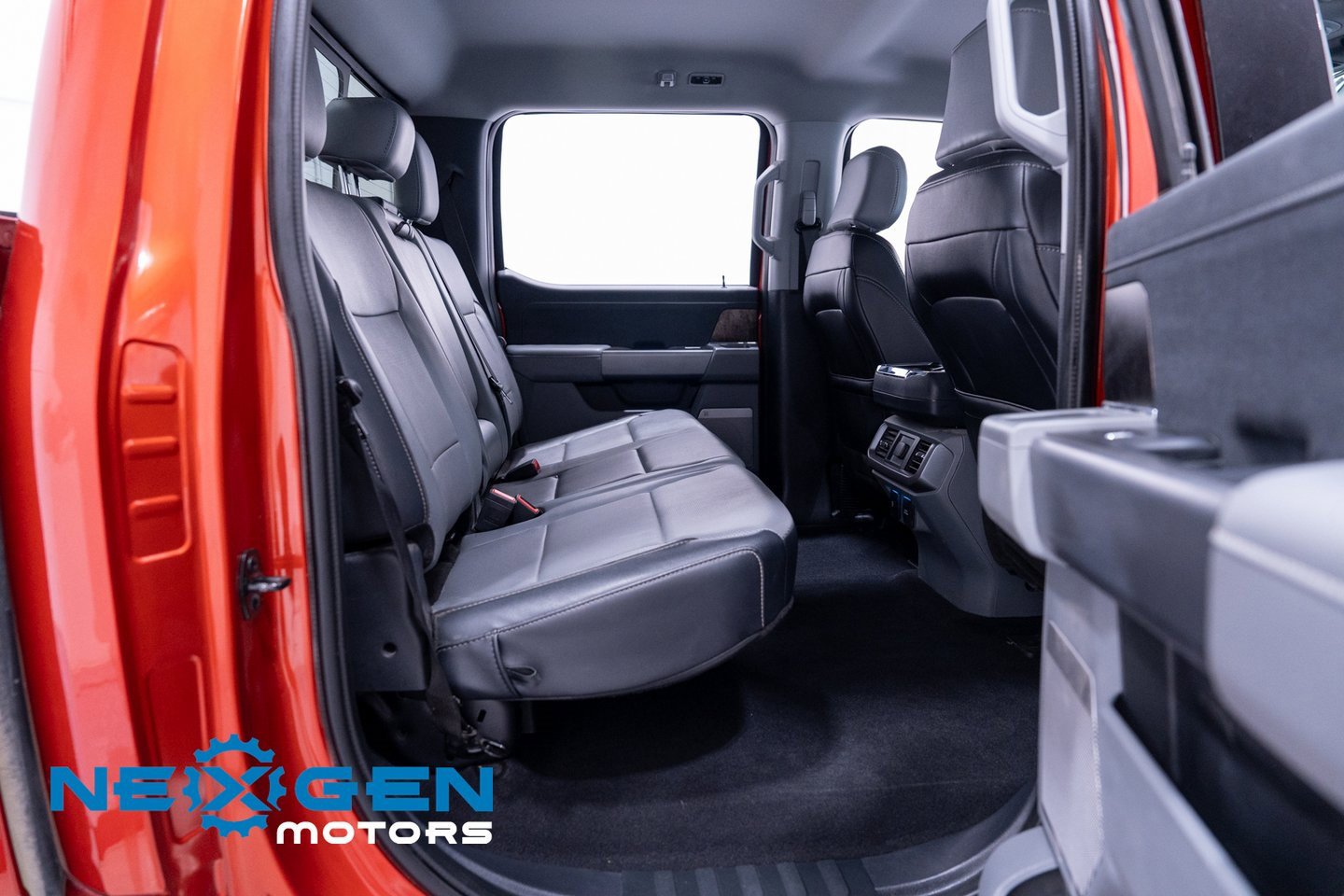 Used 2023 Ford F150 Lariat w/ Trailer Tow Package image 45