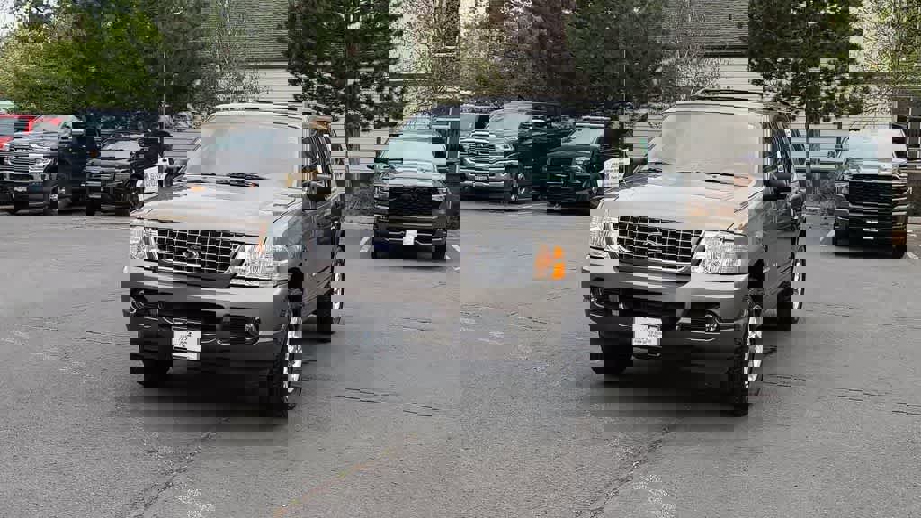 Used 2004 Ford Explorer XLT image 4