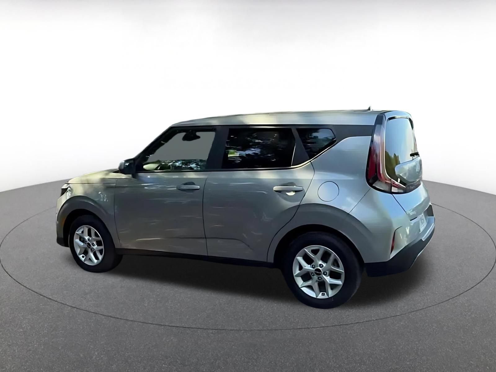 Used 2025 Kia Soul LX w/ LX Technology Package FWD image 10