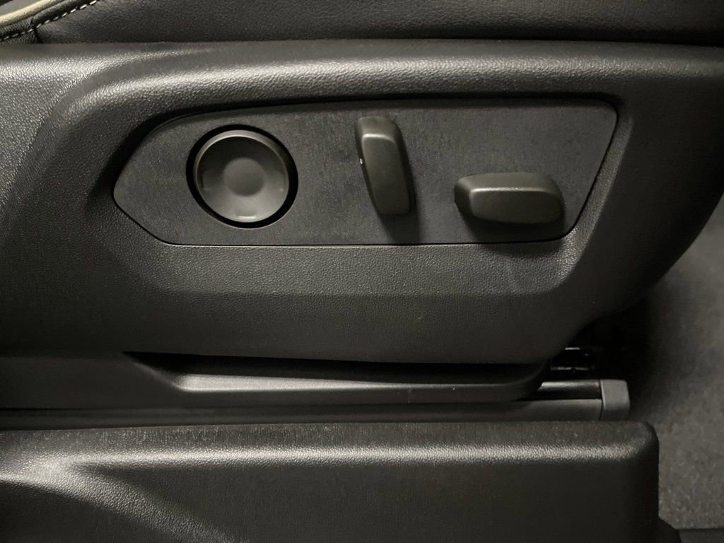 Used 2024 GMC Yukon XL SLT image 31