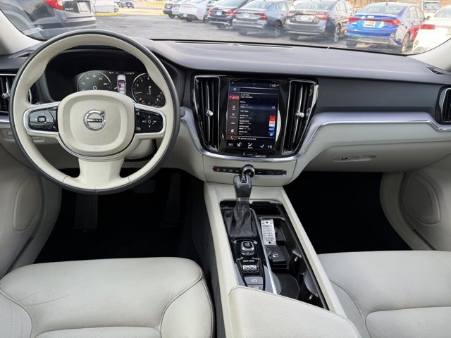 Used 2020 Volvo S60 T6 Momentum w/ Protection Package image 14