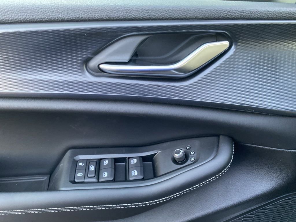 New 2025 Jeep Grand Cherokee Laredo w/ Trailer Tow Package image 18