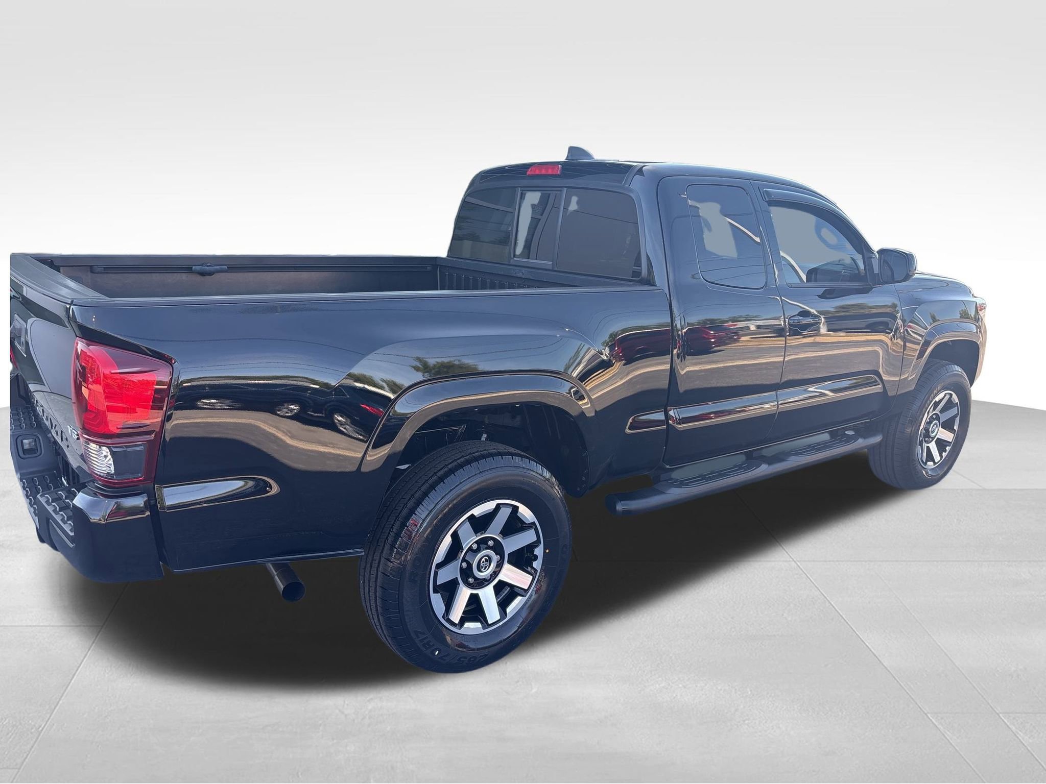 Used 2023 Toyota Tacoma SR image 3