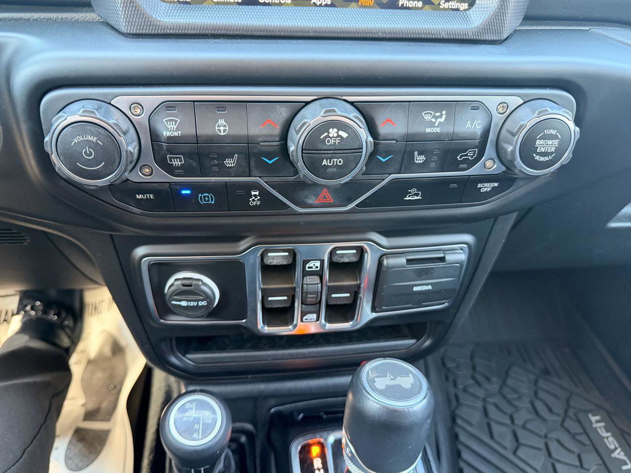 Used 2023 Jeep Wrangler Sahara w/ Cold Weather Group AWD/4WD image 37