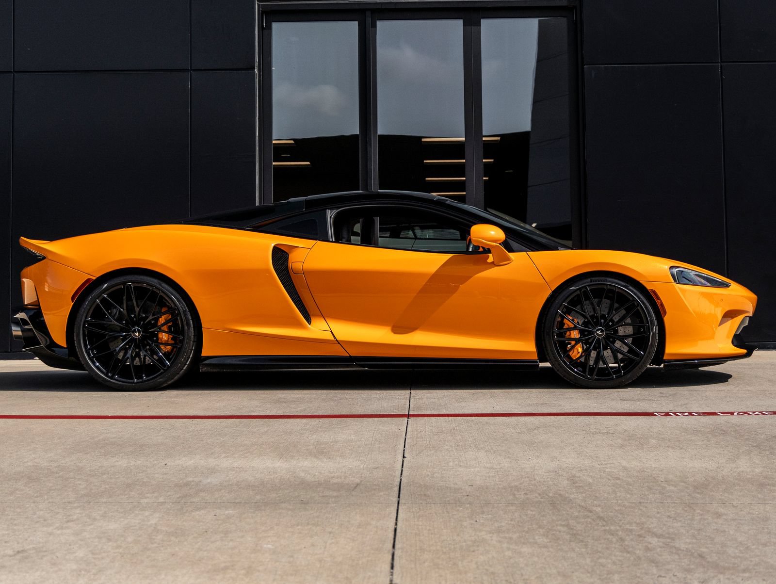 Used 2022 McLaren GT RWD image 11