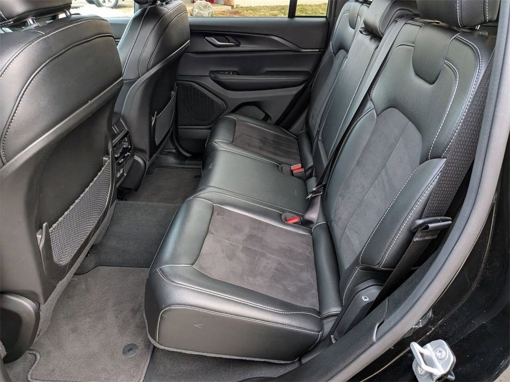 Certified 2024 Jeep Grand Cherokee Altitude image 25