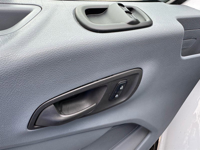 Used 2017 Ford Transit 350 XLT RWD image 13