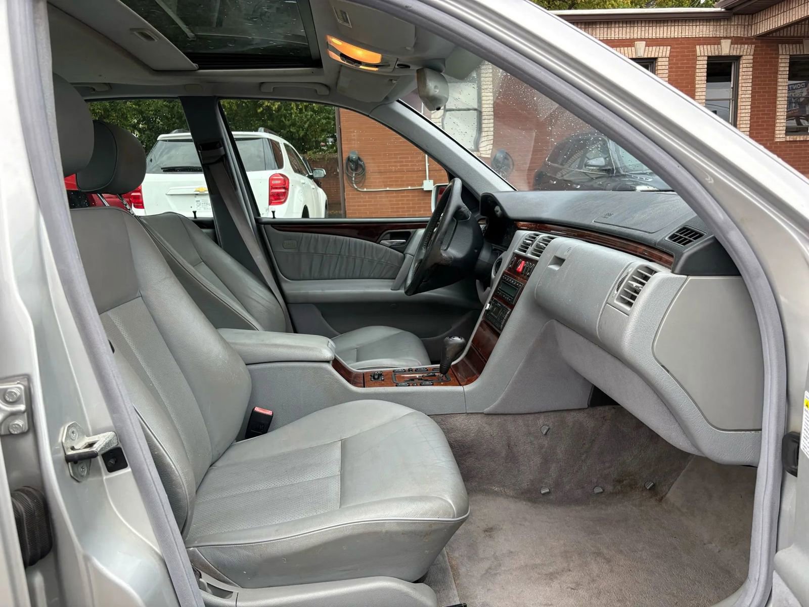 Used 1999 Mercedes-Benz E 320 Sedan image 18